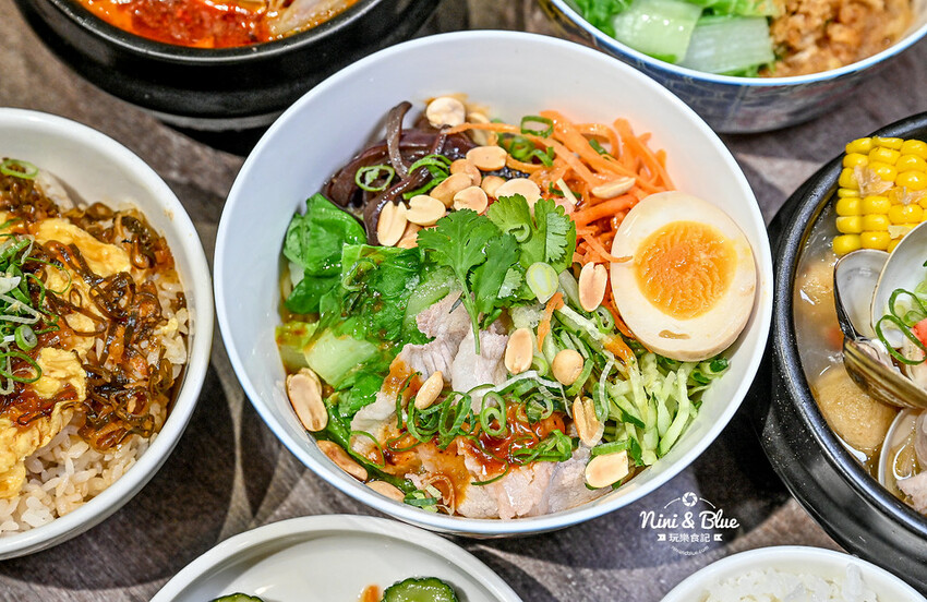 台中南屯萬和宮美食，超愛油潑辣子麵、麻辣油條，不吃辣的推薦柚香雞湯麵 -妮妮布魯