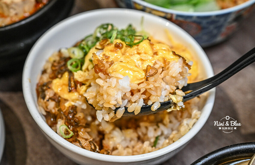台中南屯萬和宮美食，超愛油潑辣子麵、麻辣油條，不吃辣的推薦柚香雞湯麵 -妮妮布魯
