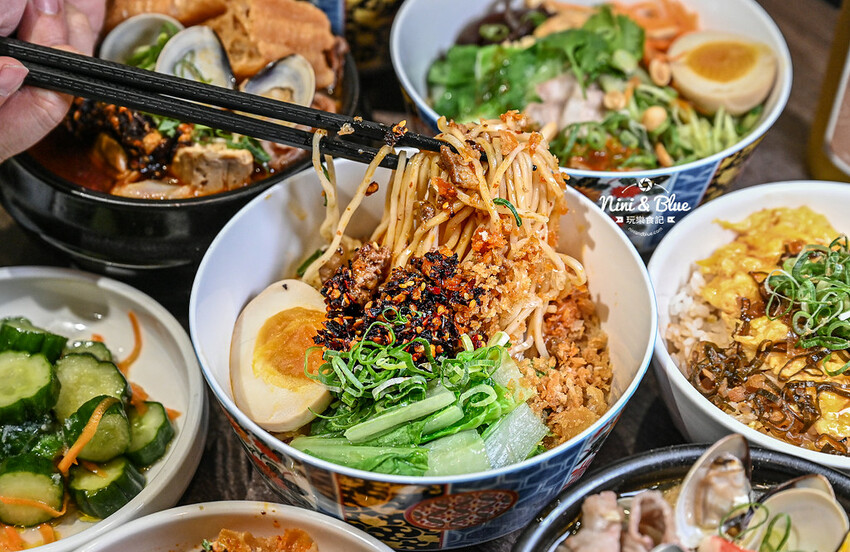 台中南屯萬和宮美食，超愛油潑辣子麵、麻辣油條，不吃辣的推薦柚香雞湯麵 -妮妮布魯