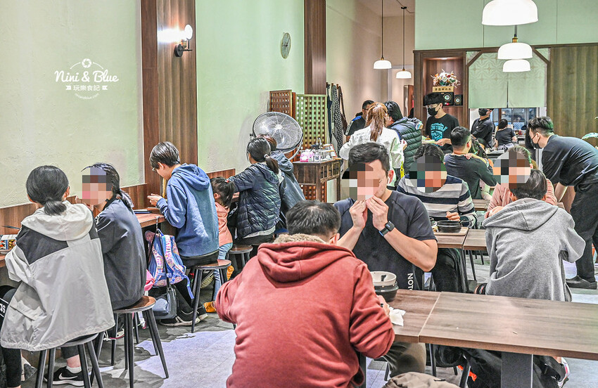 台中南屯萬和宮美食，超愛油潑辣子麵、麻辣油條，不吃辣的推薦柚香雞湯麵 -妮妮布魯