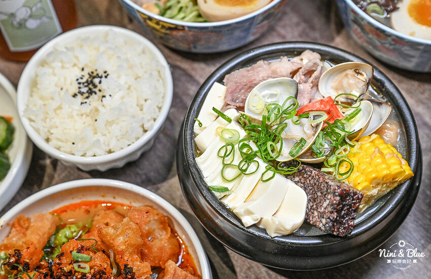 台中南屯萬和宮美食，超愛油潑辣子麵、麻辣油條，不吃辣的推薦柚香雞湯麵 -妮妮布魯