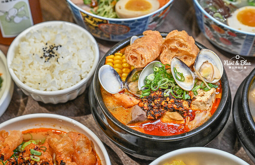 台中南屯萬和宮美食，超愛油潑辣子麵、麻辣油條，不吃辣的推薦柚香雞湯麵 -妮妮布魯