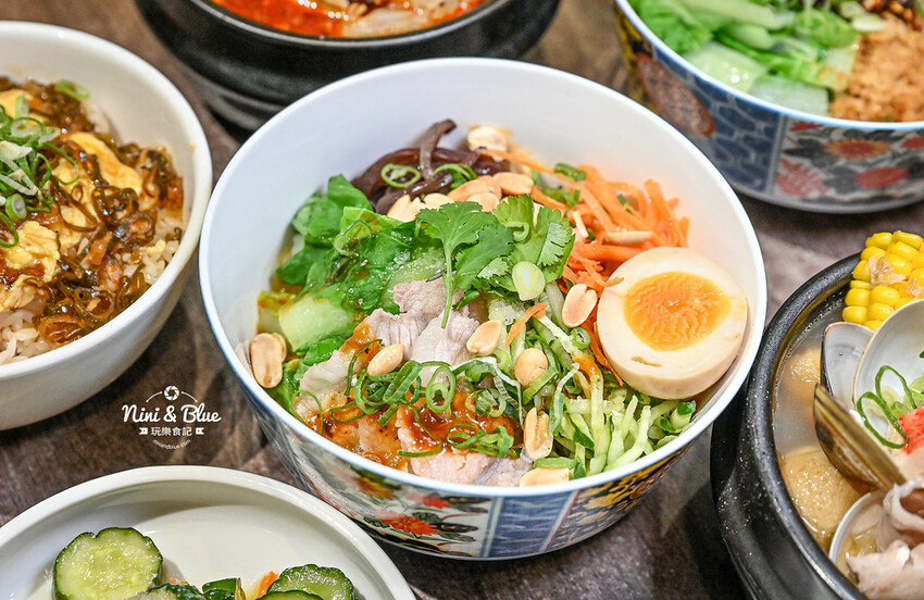 台中南屯萬和宮美食，超愛油潑辣子麵、麻辣油條，不吃辣的推薦柚香雞湯麵 -妮妮布魯