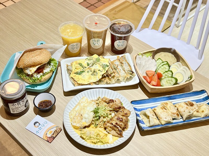 (林口早餐)小食早早~獨特彈牙炒涼麵、招牌小食蛋餅、清爽凱薩 (林口早餐)小食早早~獨特彈牙炒涼麵、招牌小食蛋餅、清爽凱薩