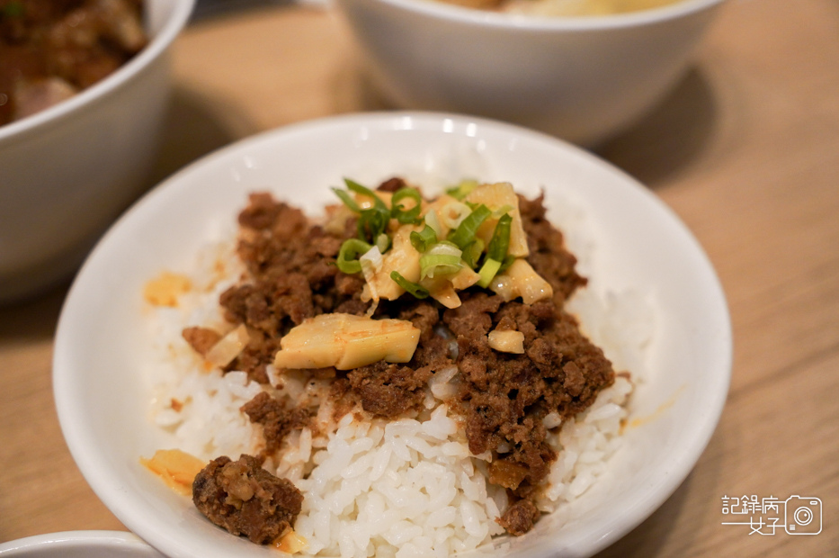 18金門美食文青小店雨川食堂高粱肉燥飯家常五花飯一條根雞湯.jpg