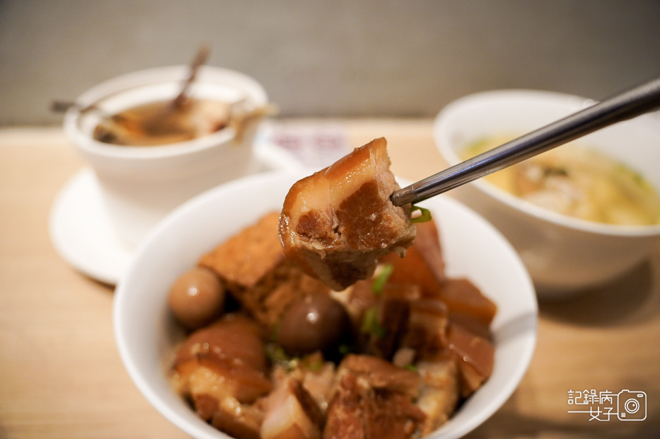 15金門美食文青小店雨川食堂高粱肉燥飯家常五花飯一條根雞湯.jpg