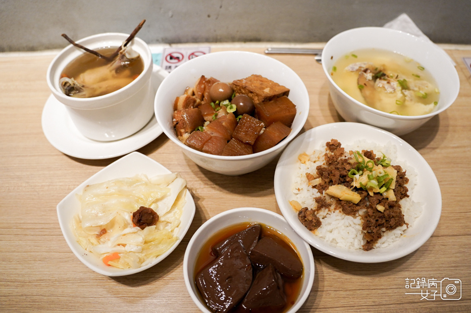 11金門美食文青小店雨川食堂高粱肉燥飯家常五花飯一條根雞湯.jpg