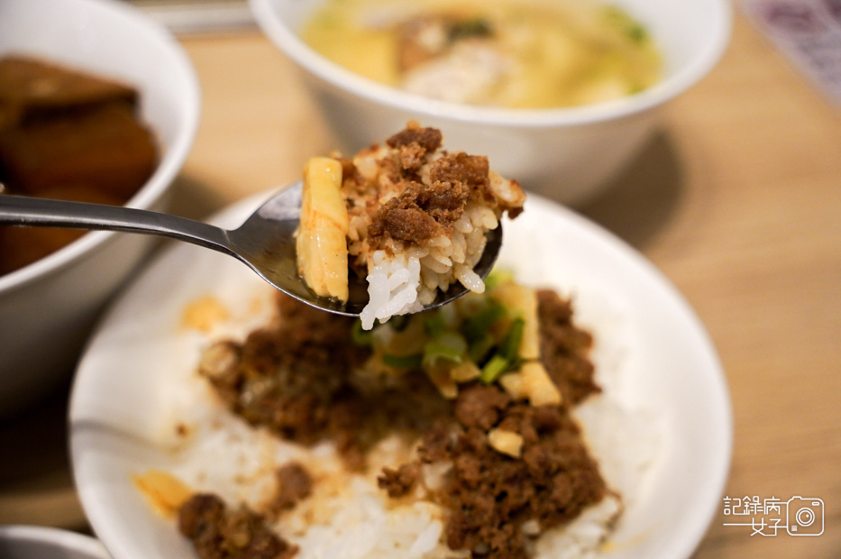 19金門美食文青小店雨川食堂高粱肉燥飯家常五花飯一條根雞湯.jpg
