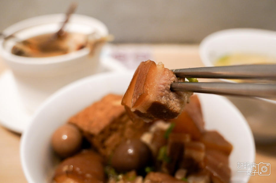 16金門美食文青小店雨川食堂高粱肉燥飯家常五花飯一條根雞湯.jpg