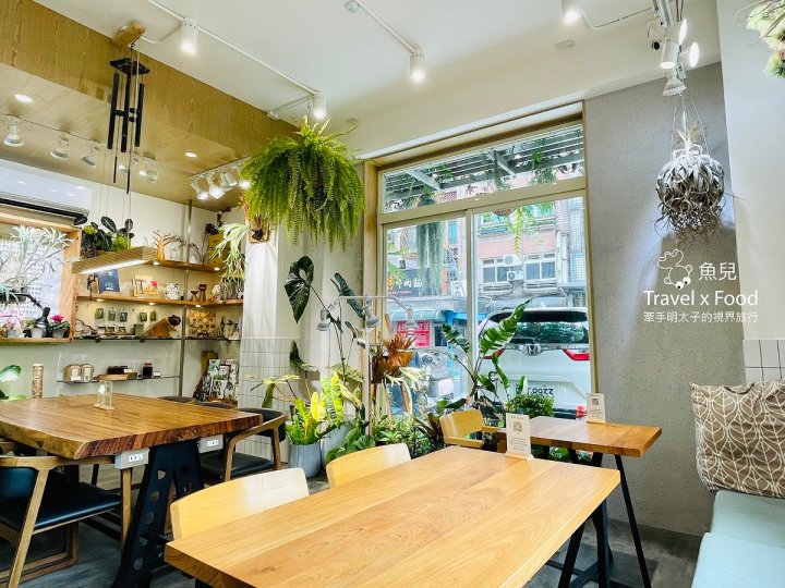 綠色植栽滿載，都市森林系的美食饗宴 ─ Vittaria Café 書帶蕨 - 魚兒 x 牽手明太子的「視」界旅行