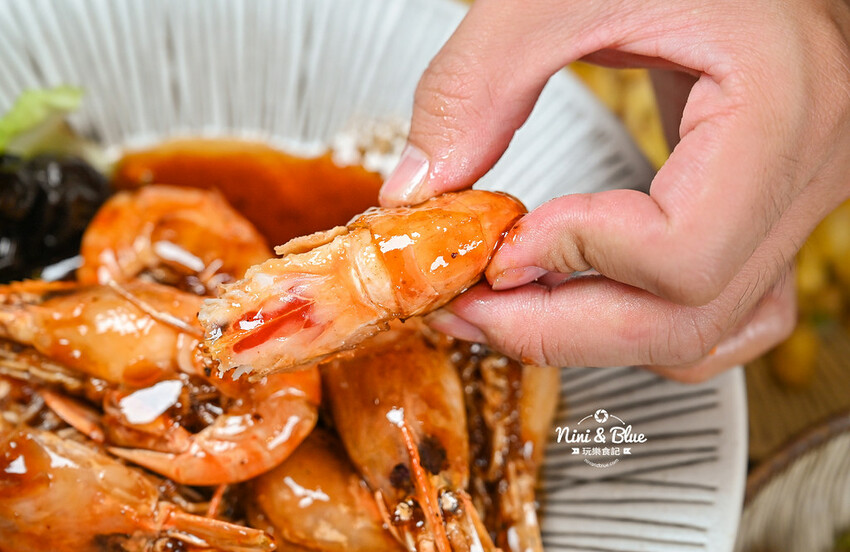 台中活蝦料理，整艘大船開進餐廳超浮誇，有包廂、好停車、近中清交流道 -妮妮布魯