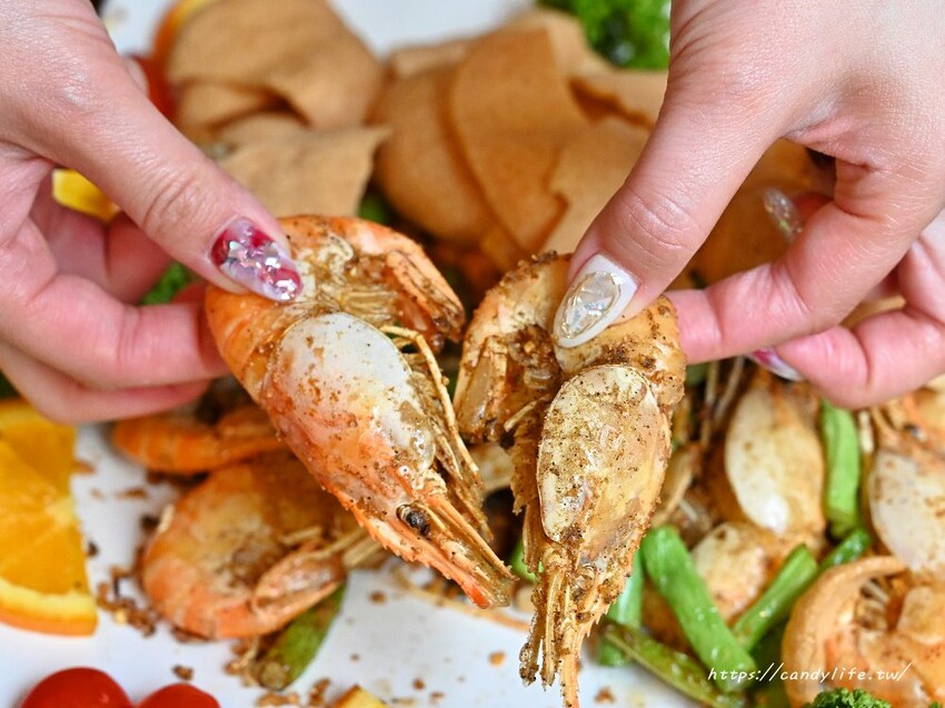 鴻龍宴|2025台中母親節桌菜推薦,早鳥優惠最低8折起,加碼贈紹興醉白蝦乙份 - 糖糖's 享食生活