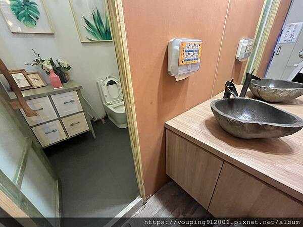 新北新店區｜老派的約會 只要無候位就不限時的輕食店，必點手工法式鹹派，想約下午茶甜食跟飲品也通通滿足(