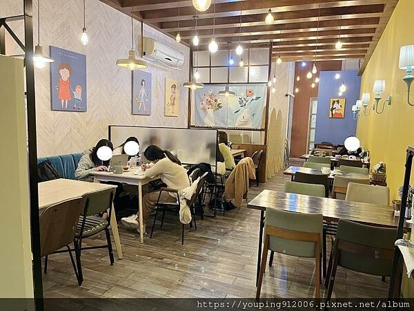 新北新店區｜老派的約會 只要無候位就不限時的輕食店，必點手工法式鹹派，想約下午茶甜食跟飲品也通通滿足(