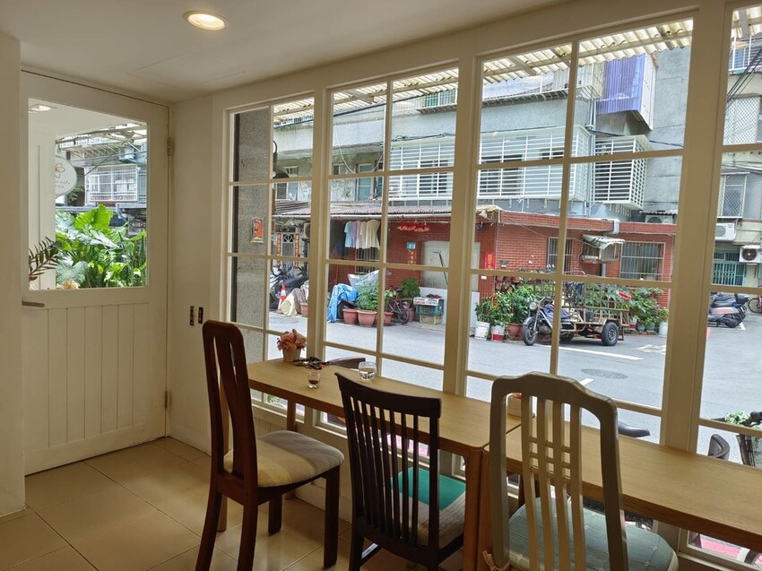 【永和】巷弄咖啡推薦。夏班納咖啡。推印度海洋香氣豆+提拉米蘇環境舒服宜人