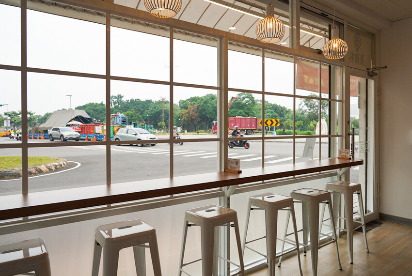 CP值超高豆花甜品店！豆花、糖水都自己做，糖水豆花、綠豆湯、薏仁湯才30元！加料只要五塊錢