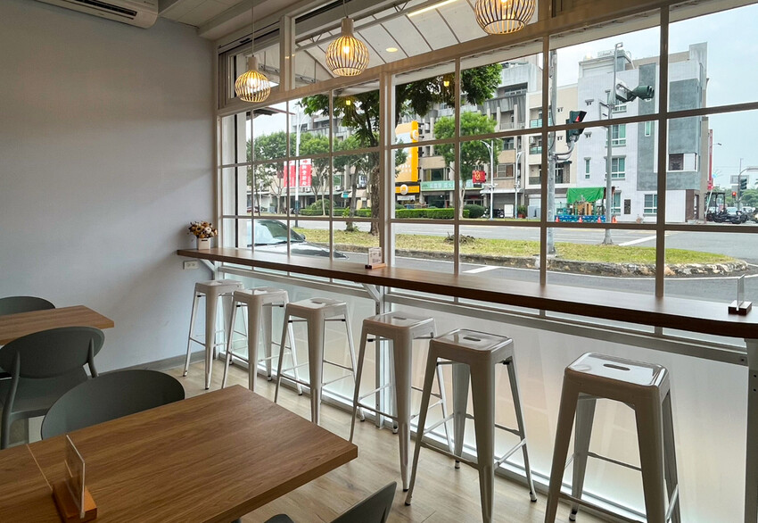 CP值超高豆花甜品店！豆花、糖水都自己做，糖水豆花、綠豆湯、薏仁湯才30元！加料只要五塊錢