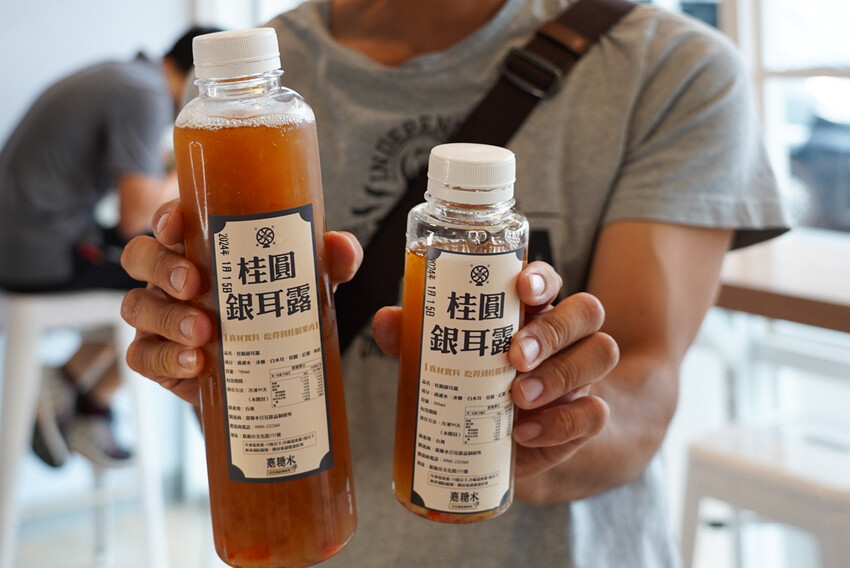 CP值超高豆花甜品店！豆花、糖水都自己做，糖水豆花、綠豆湯、薏仁湯才30元！加料只要五塊錢