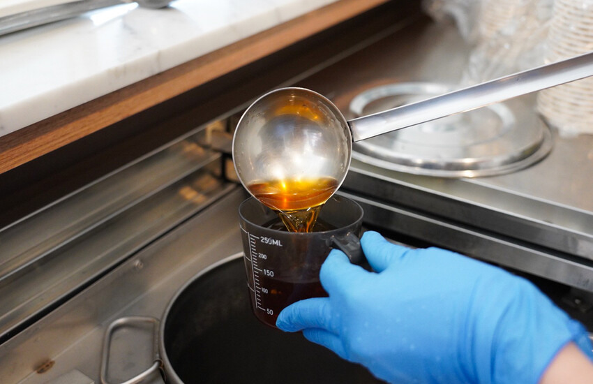 CP值超高豆花甜品店！豆花、糖水都自己做，糖水豆花、綠豆湯、薏仁湯才30元！加料只要五塊錢