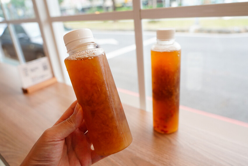 CP值超高豆花甜品店！豆花、糖水都自己做，糖水豆花、綠豆湯、薏仁湯才30元！加料只要五塊錢