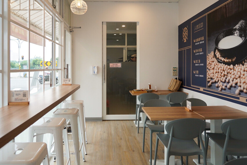 CP值超高豆花甜品店！豆花、糖水都自己做，糖水豆花、綠豆湯、薏仁湯才30元！加料只要五塊錢