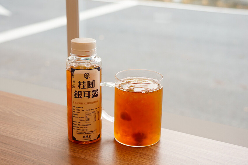 CP值超高豆花甜品店！豆花、糖水都自己做，糖水豆花、綠豆湯、薏仁湯才30元！加料只要五塊錢