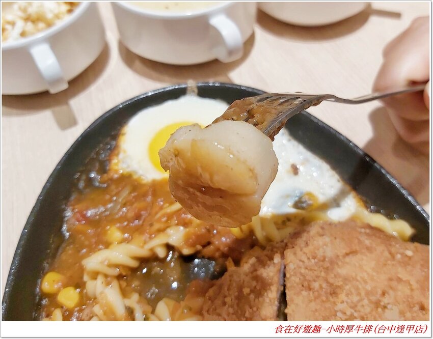 台中美食|小時厚牛排(台中逢甲店)|大口吃肉超過癮，海陸雙拼更滿足，再加上邪惡的起司瀑布增加視覺享受，讓美味更升級！(#台中美食 #平價牛排 #逢甲美食 #聚餐 #吃到飽)