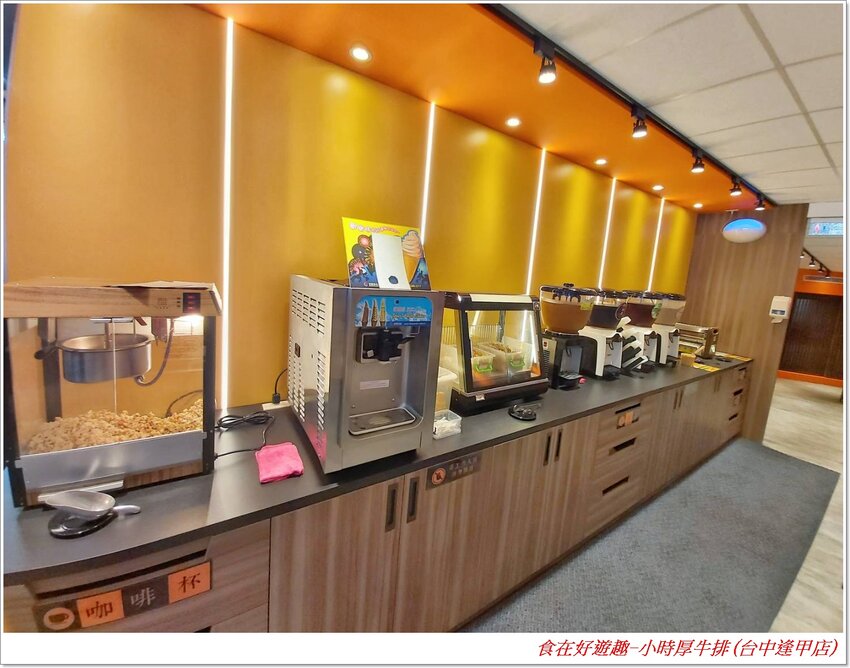 台中美食|小時厚牛排(台中逢甲店)|大口吃肉超過癮，海陸雙拼更滿足，再加上邪惡的起司瀑布增加視覺享受，讓美味更升級！(#台中美食 #平價牛排 #逢甲美食 #聚餐 #吃到飽)