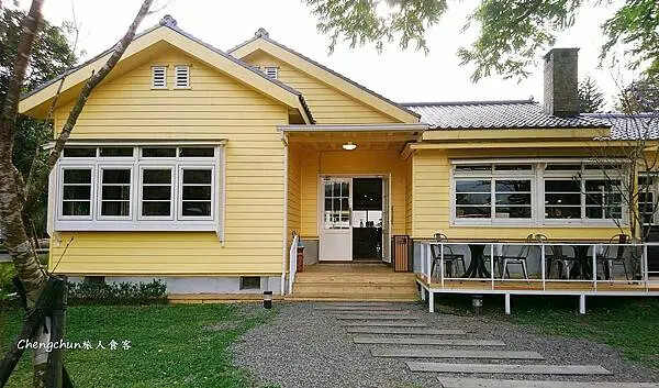 台北市陽明山【星巴克 草山門市】美國鄉村小鎮風