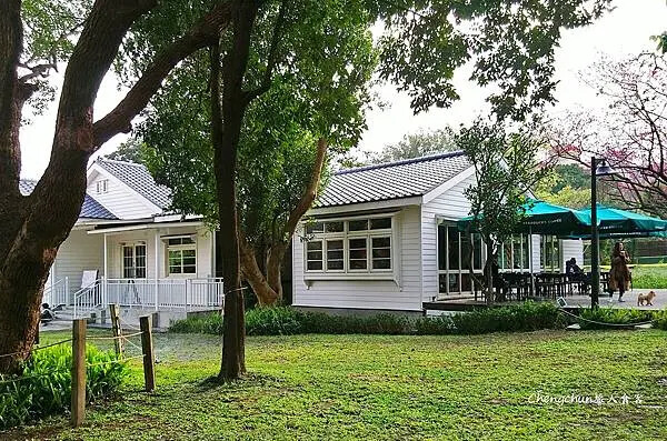 台北市陽明山【星巴克 草山門市】美國鄉村小鎮風