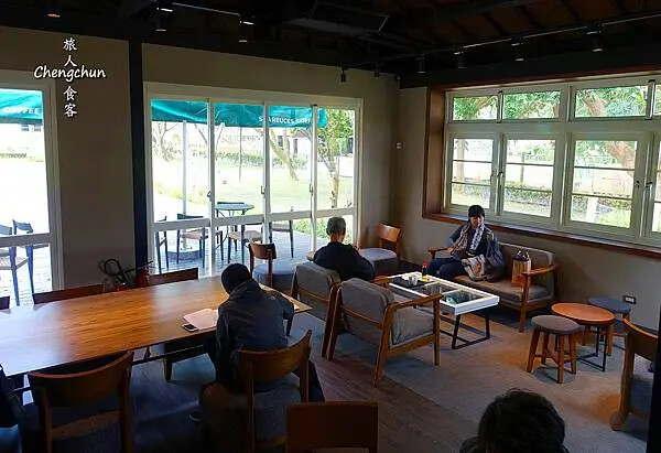 台北市陽明山【星巴克 草山門市】美國鄉村小鎮風