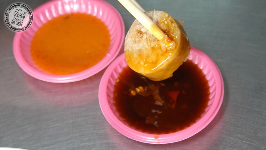 基隆市仁愛區【 基隆懶人包 】在地人推薦基隆車站附近必吃的5家店，不論是炭烤三角餅、大燒賣、一口吃發財蛋、古早味乾