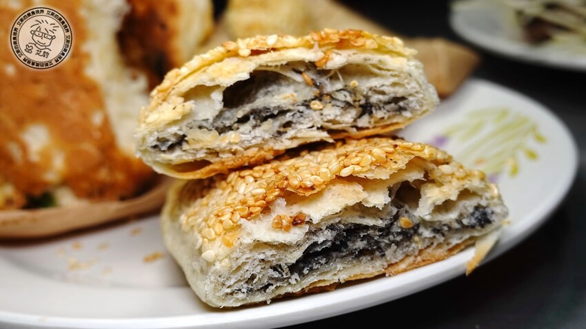 基隆市仁愛區【 基隆懶人包 】在地人推薦基隆車站附近必吃的5家店，不論是炭烤三角餅、大燒賣、一口吃發財蛋、古早味乾