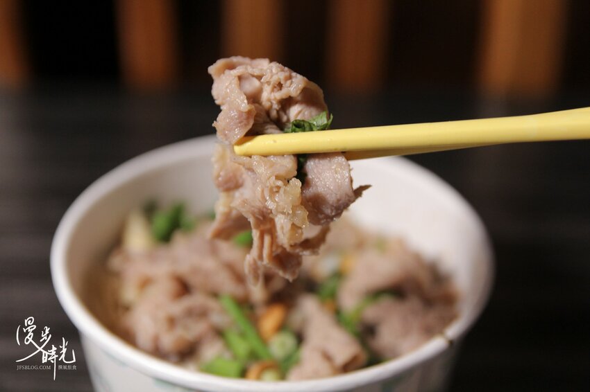 新北美食／新店八哥重慶酸辣粉－咕溜紅薯粉搭配渾厚湯頭，香、酸、燙、辣、麻一次滿足