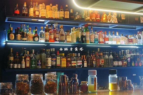 BinB書䏱 Bar in Book｜新埔民生捷運站出站一分