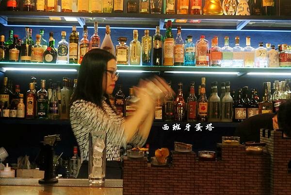 BinB書䏱 Bar in Book｜新埔民生捷運站出站一分