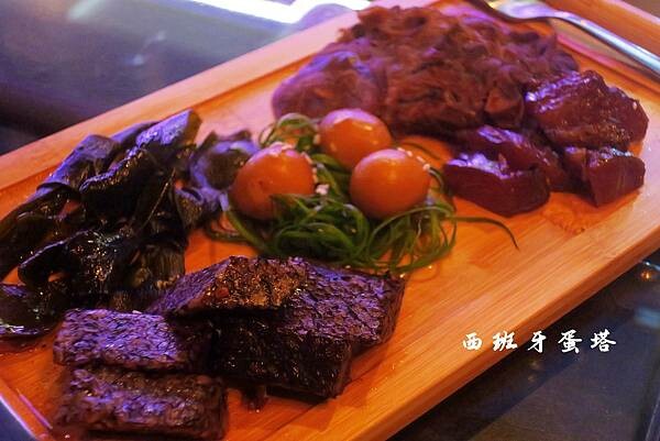 BinB書䏱 Bar in Book｜新埔民生捷運站出站一分