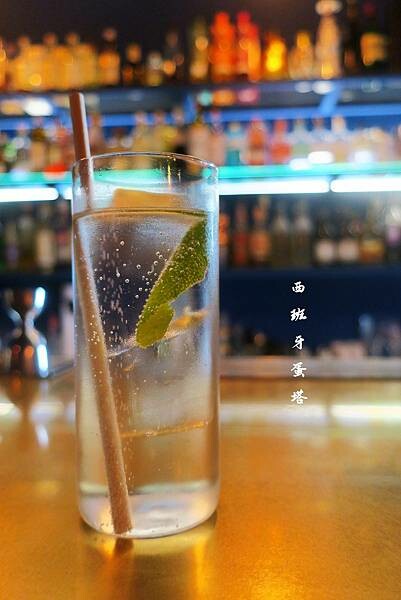 BinB書䏱 Bar in Book｜新埔民生捷運站出站一分
