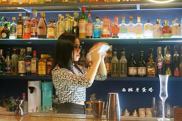 BinB書䏱 Bar in Book｜新埔民生捷運站出站一分