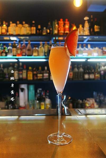 BinB書䏱 Bar in Book｜新埔民生捷運站出站一分