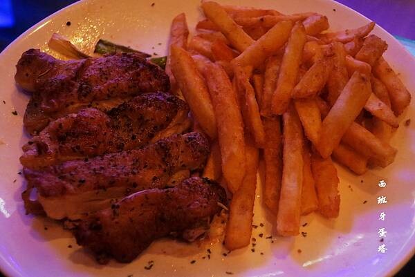 BinB書䏱 Bar in Book｜新埔民生捷運站出站一分