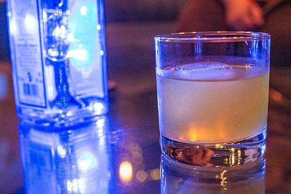 【板橋酒吧】書䏱 Bar in Book-全台第一家裡面有書的酒吧店