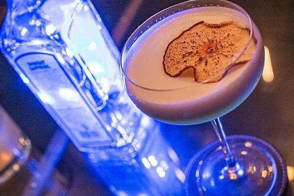 【板橋酒吧】書䏱 Bar in Book-全台第一家裡面有書的酒吧店