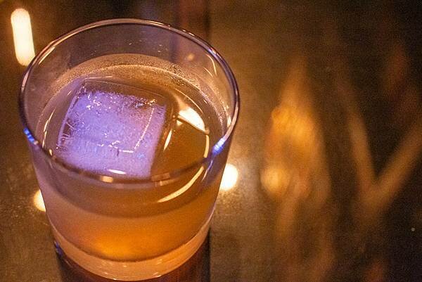 【板橋酒吧】書䏱 Bar in Book-全台第一家裡面有書的酒吧店