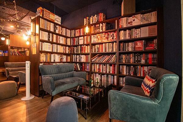 【板橋酒吧】書䏱 Bar in Book-全台第一家裡面有書的酒吧店