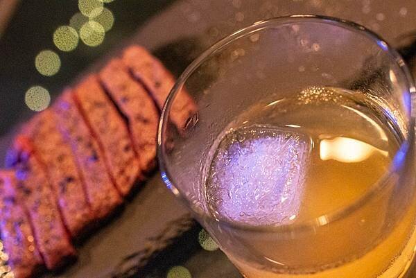 【板橋酒吧】書䏱 Bar in Book-全台第一家裡面有書的酒吧店