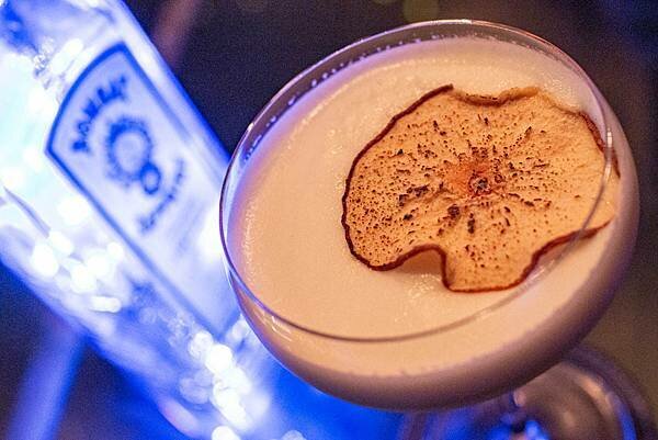 【板橋酒吧】書䏱 Bar in Book-全台第一家裡面有書的酒吧店