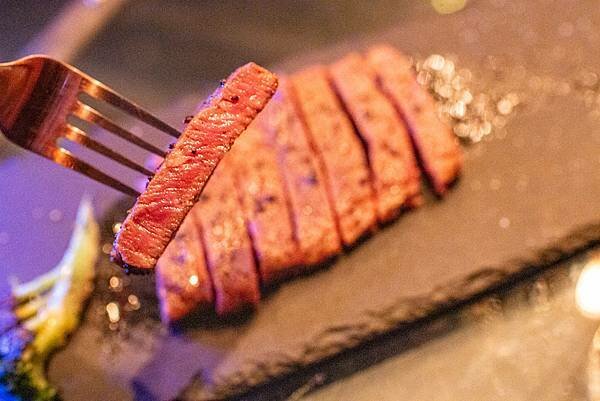 【板橋酒吧】書䏱 Bar in Book-全台第一家裡面有書的酒吧店