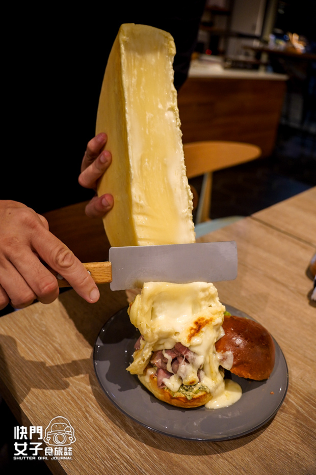 45布夫瑞士起司鍋Roast beef 燒牛肉漢堡瑞克雷熱刮起司現刮起司.jpg