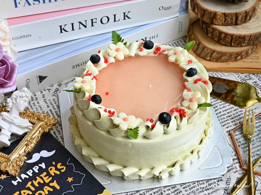 旅禾泡芙之家｜台中人氣麵包店2023父親節蛋糕開賣，五種口味任你選，8/6前預購享獨家限量好禮～